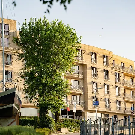 Panorama - Free Ev Charging Station 瓦爾納