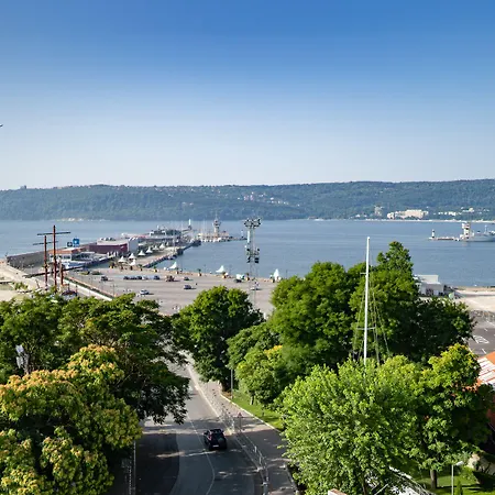 Panorama - Free Ev Charging Station Hotel